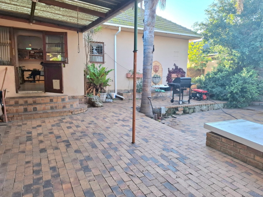 5 Bedroom Property for Sale in Oakdale Western Cape